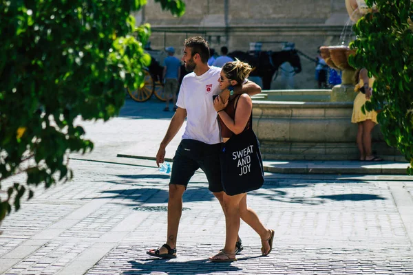 Sevilha Espanha Agosto 2021 Turistas Andando Rua Sevilha Durante Surto — Fotografia de Stock