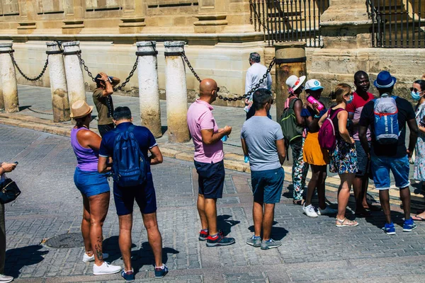 Sevilla Spanje Augustus 2021 Toeristen Rij Bij Kathedraal Van Sevilla — Stockfoto