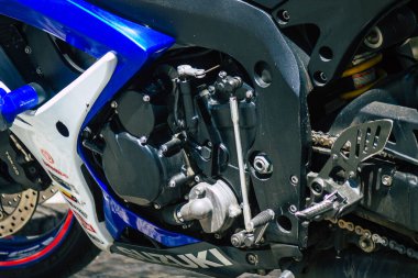 Seville İspanya 11 Ağustos 2021 Suzuki GSX motosikleti, İspanya 'nın güneyindeki Endülüs Bölgesi' nin başkenti ve sembolik bir şehir olan Sevilla caddelerine park edilmiştir.