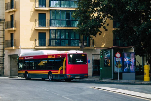 Sevilla Spanje Augustus 2021 Bus Rijdt Door Straten Van Sevilla — Stockfoto