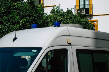 İspanya Koronavirüs salgını sırasında Sevilla sokaklarından geçen 11 Ağustos 2021 Ambulans İspanya 'yı vurdu.