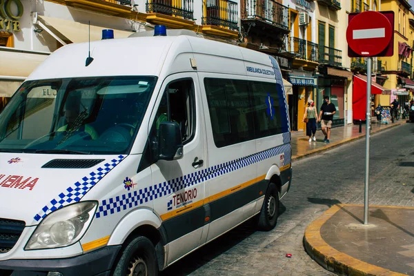 Spanya Koronavirüs Salgını Sırasında Sevilla Sokaklarından Geçen Ağustos 2021 Ambulans — Stok fotoğraf
