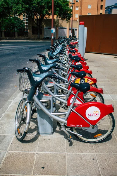 Sevilla España Agosto 2021 Bicicletas Accesibles Para Alquilar Por Cortos — Foto de Stock