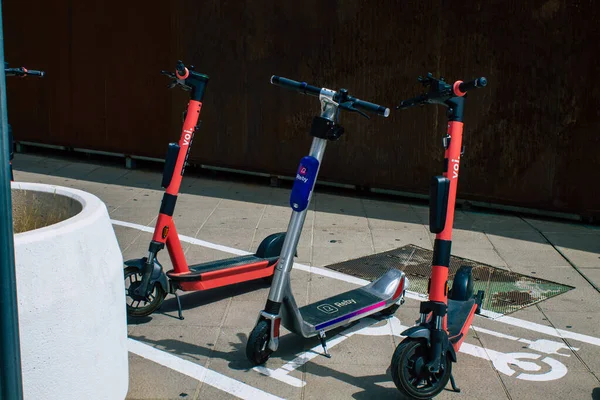 Sevilla España Agosto 2021 Alquiler Scooter Eléctrico Estacionado Las Calles —  Fotos de Stock