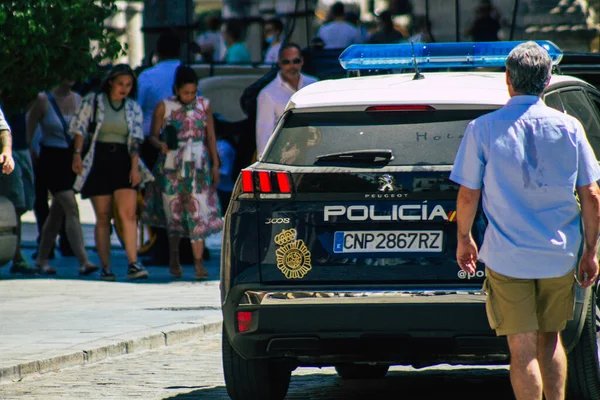 セビリアスペイン2021年8月11日スペインを襲ったコロナウイルス発生の間 セビリアの街をパトロールする警察の車 — ストック写真