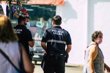 Carmona İspanya 16 Ağustos 2021 Coronavirus salgını sırasında İspanya 'da Carmona pazarında devriye geziyor.