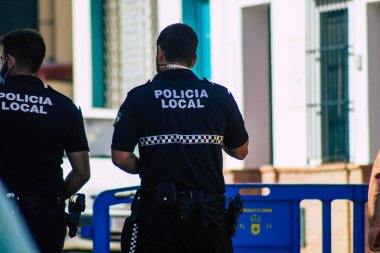 Carmona İspanya 16 Ağustos 2021 Coronavirus salgını sırasında İspanya 'da Carmona pazarında devriye geziyor.