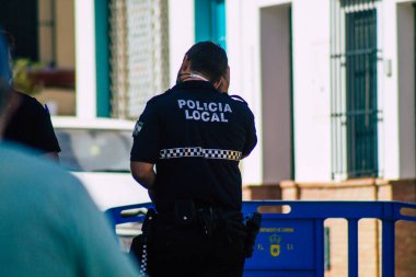 Carmona İspanya 16 Ağustos 2021 Coronavirus salgını sırasında İspanya 'da Carmona pazarında devriye geziyor.