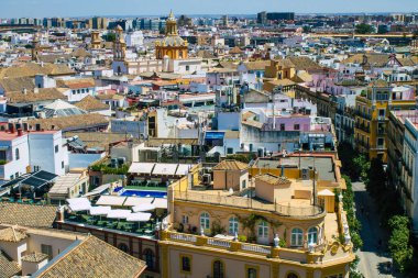 Seville İspanya 16 Ağustos 2021 Büyük Almohad Camii 'nin eski minaresi La Giralda' nın tepesinden Karmona Panoramik Manzarası