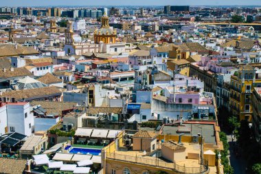 Seville İspanya 16 Ağustos 2021 Büyük Almohad Camii 'nin eski minaresi La Giralda' nın tepesinden Karmona Panoramik Manzarası