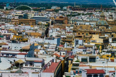 Seville İspanya 16 Ağustos 2021 Büyük Almohad Camii 'nin eski minaresi La Giralda' nın tepesinden Karmona Panoramik Manzarası