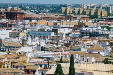 Seville İspanya 16 Ağustos 2021 Büyük Almohad Camii 'nin eski minaresi La Giralda' nın tepesinden Karmona Panoramik Manzarası