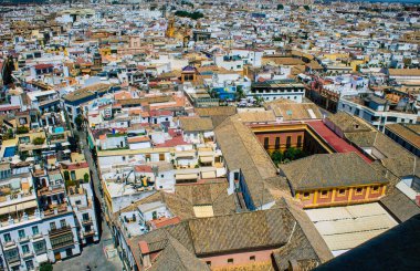 Seville İspanya 16 Ağustos 2021 Büyük Almohad Camii 'nin eski minaresi La Giralda' nın tepesinden Karmona Panoramik Manzarası