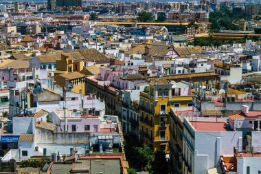 Seville İspanya 16 Ağustos 2021 Büyük Almohad Camii 'nin eski minaresi La Giralda' nın tepesinden Karmona Panoramik Manzarası