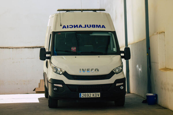16 августа 2021 года "Скорая помощь" проехала по улицам Кармоны во время вспышки коронавируса в Испании