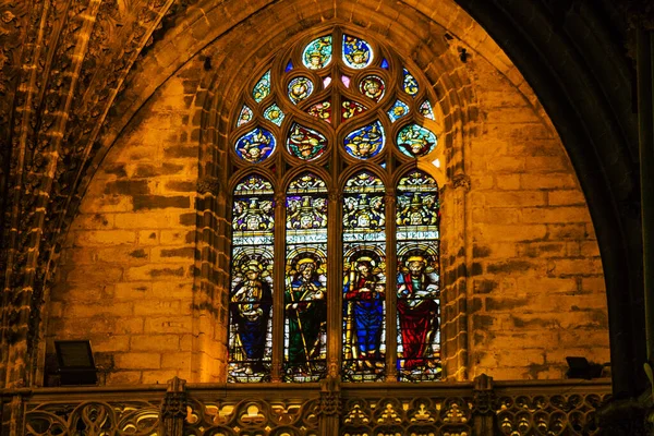 2021年8月10日塞维利亚西班牙塞维利亚大教堂内的玻璃杯 是世界上最大的哥特式大教堂 — 图库照片