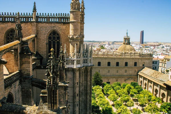 Seville İspanya 10 Ağustos 2021 Sevilla Metropolitan ve Patriksel Katedrali dünyanın en büyük Gotik katedralidir.