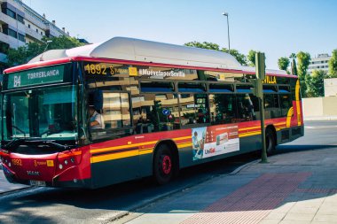 Sevilla İspanya 21 Ağustos 2021 Sevilla otobüsü Coronavirus salgını sırasında İspanya 'yı vurdu.