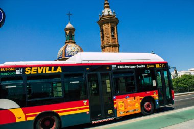 Sevilla İspanya 21 Ağustos 2021 Sevilla otobüsü Coronavirus salgını sırasında İspanya 'yı vurdu.
