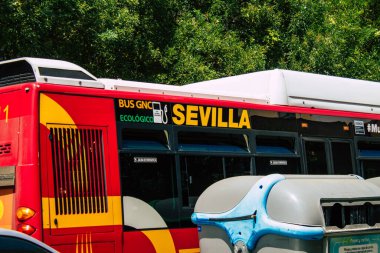 Sevilla İspanya 21 Ağustos 2021 Sevilla otobüsü Coronavirus salgını sırasında İspanya 'yı vurdu.