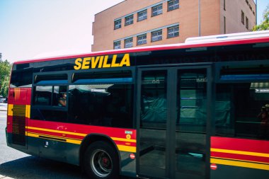 Sevilla İspanya 21 Ağustos 2021 Sevilla otobüsü Coronavirus salgını sırasında İspanya 'yı vurdu.