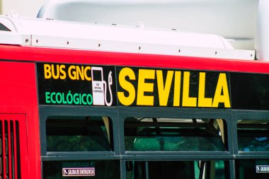 Sevilla İspanya 21 Ağustos 2021 Sevilla otobüsü Coronavirus salgını sırasında İspanya 'yı vurdu.