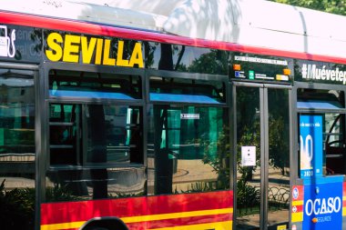 Sevilla İspanya 21 Ağustos 2021 Sevilla otobüsü Coronavirus salgını sırasında İspanya 'yı vurdu.