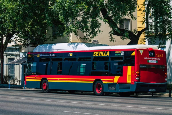 Севилья Испания Августа 2021 Года Автобус Проезжающий Улицам Севильи Время — стоковое фото