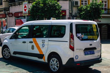 Sevilla İspanya 21 Ağustos 2021 Sevilla caddelerinde Coronavirus salgını sırasında İspanya 'ya maske takarak gitmek zorunludur.