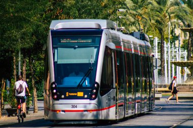 Sevilla İspanya 21 Ağustos 2021 Sevilla caddelerinde Coronavirus salgını sırasında İspanya 'ya maske takarak gitmek zorunludur.