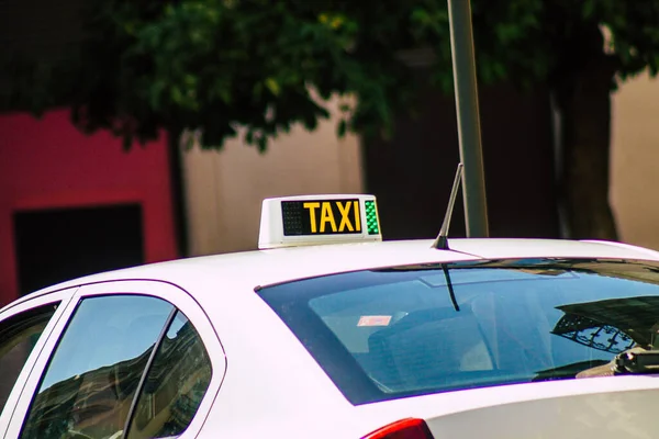 Севилья Испания Августа 2021 Такси Проезжающее Улицам Севильи Время Вспышки — стоковое фото
