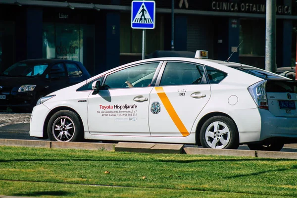 Sevilla España Agosto 2021 Taxi Conduciendo Por Las Calles Sevilla — Foto de Stock