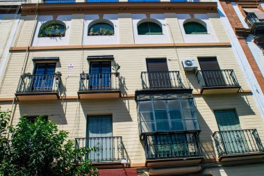 Seville İspanya 21 Ağustos 2021 Seville 'deki Triana Mahallesi' nde bulunan bina, İspanya 'nın güneyindeki Endülüs Bölgesi' nin sembolik şehri ve başkenti.