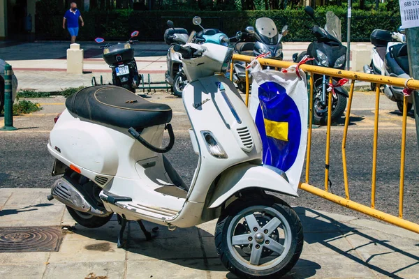 Sevilla Spanien Augusti 2021 Scooters Parkerade Gatorna Sevilla Symbolisk Stad — Stockfoto