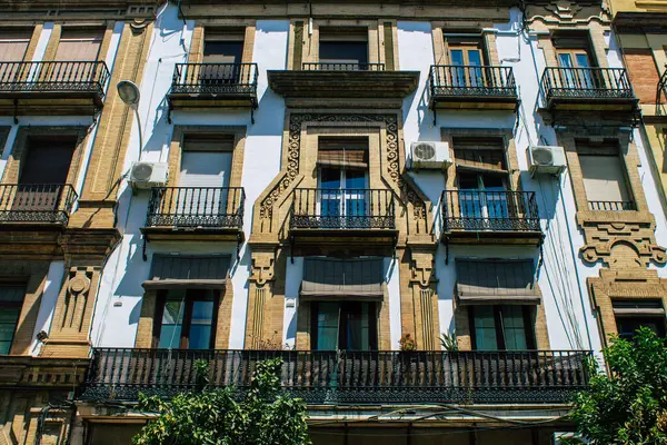 Seville İspanya 21 Ağustos 2021 Seville 'deki Triana Mahallesi' nde bulunan bina, İspanya 'nın güneyindeki Endülüs Bölgesi' nin sembolik şehri ve başkenti.
