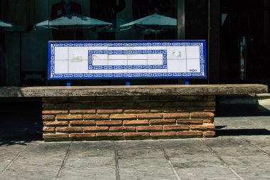 Seville İspanya 21 Ağustos 2021 Seville 'deki Triana Mahallesi' nde bulunan bina, İspanya 'nın güneyindeki Endülüs Bölgesi' nin sembolik şehri ve başkenti.