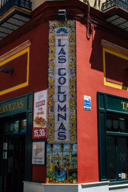 Seville İspanya 21 Ağustos 2021 Seville 'deki Triana Mahallesi' nde bulunan bina, İspanya 'nın güneyindeki Endülüs Bölgesi' nin sembolik şehri ve başkenti.