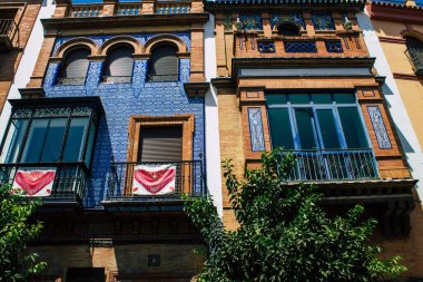 Seville İspanya 21 Ağustos 2021 Seville 'deki Triana Mahallesi' nde bulunan bina, İspanya 'nın güneyindeki Endülüs Bölgesi' nin sembolik şehri ve başkenti.