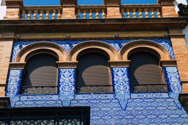 Seville İspanya 21 Ağustos 2021 Seville 'deki Triana Mahallesi' nde bulunan bina, İspanya 'nın güneyindeki Endülüs Bölgesi' nin sembolik şehri ve başkenti.