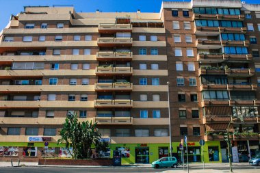 Seville İspanya 21 Ağustos 2021 İspanya 'nın güneyinde, sembolik şehir ve Endülüs Bölgesi' nin başkenti Sevilla şehrinde yer alan bina.