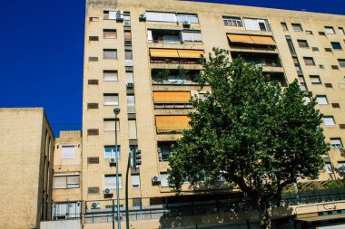 Seville İspanya 21 Ağustos 2021 İspanya 'nın güneyinde, sembolik şehir ve Endülüs Bölgesi' nin başkenti Sevilla şehrinde yer alan bina.