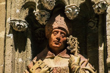 Seville İspanya 21 Ağustos 2021 'de Sevilla' daki Saint Metropolitan ve Patriklik Katedrali 'nin ön cephesinde dünyanın en büyük Gotik katedrali bulunmaktadır.