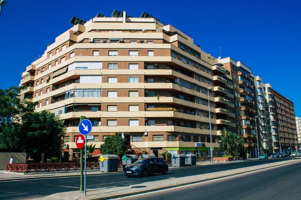 セビリアスペイン2021年8月21日スペイン南部のアンダルシア地方の象徴的な都市と首都セビリアの街に位置する建物 — ストック写真