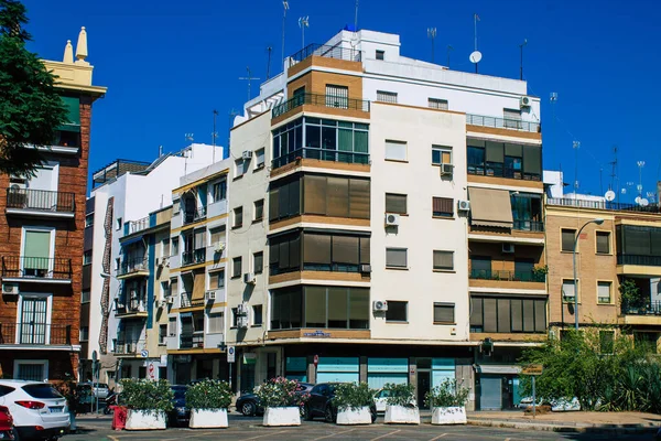 セビリアスペイン2021年8月21日スペイン南部のアンダルシア地方の象徴的な都市と首都セビリアの街に位置する建物 — ストック写真