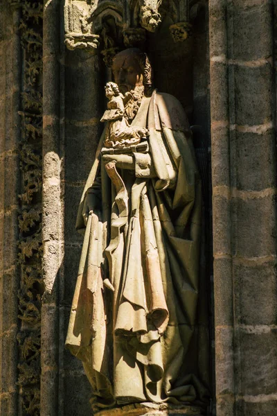 Sevilla España Agosto 2021 Estatua Fachada Catedral San Metropolitana Patriarcal — Foto de Stock