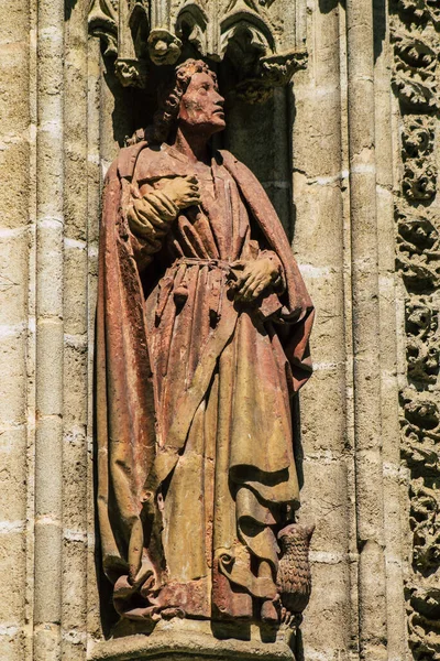 Sevilla España Agosto 2021 Estatua Fachada Catedral San Metropolitana Patriarcal — Foto de Stock