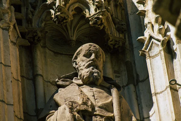Σεβίλλη Ισπανία Αυγούστου 2021 Άγαλμα Στην Πρόσοψη Του Αγίου Μητροπολιτικού — Φωτογραφία Αρχείου