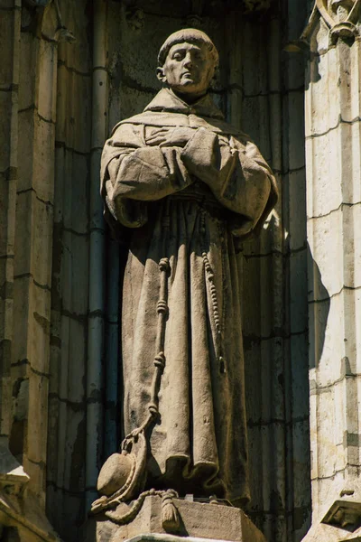 Sevilla Automatische Übersetzung Spanien August 2021 Statue Der Fassade Der — Stockfoto