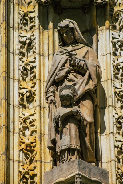 Sevilla España Agosto 2021 Estatua Fachada Catedral San Metropolitana Patriarcal — Foto de Stock