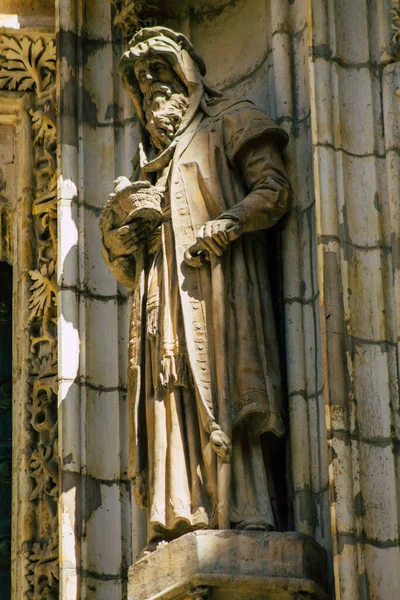 Севілья Іспанія Серпня 2021 Року Статуя Фасаді Севільського Митрополита Патріархального — стокове фото